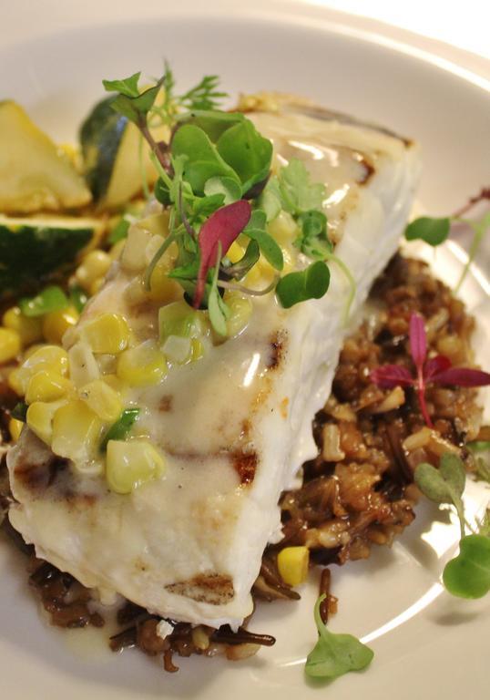 King Hill Inn & Kitchen New London Bagian luar foto