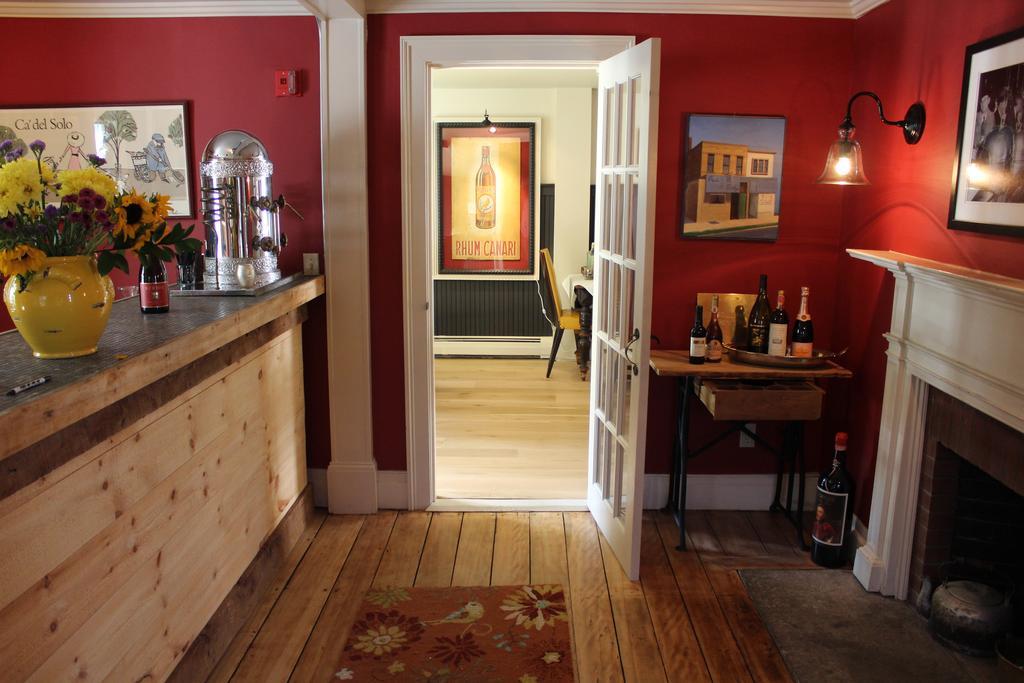 King Hill Inn & Kitchen New London Bagian luar foto