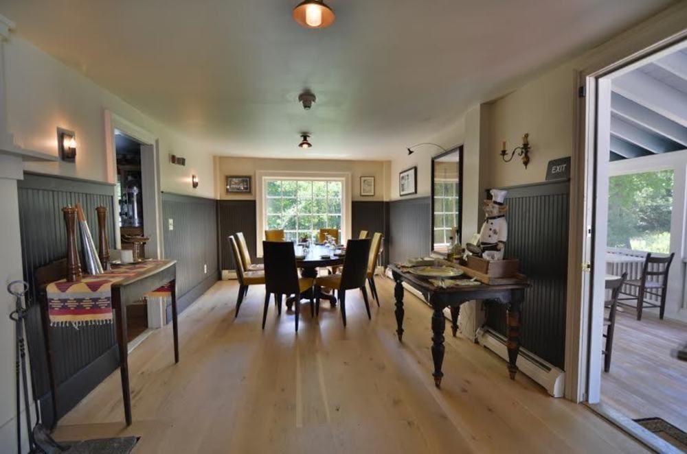 King Hill Inn & Kitchen New London Bagian luar foto