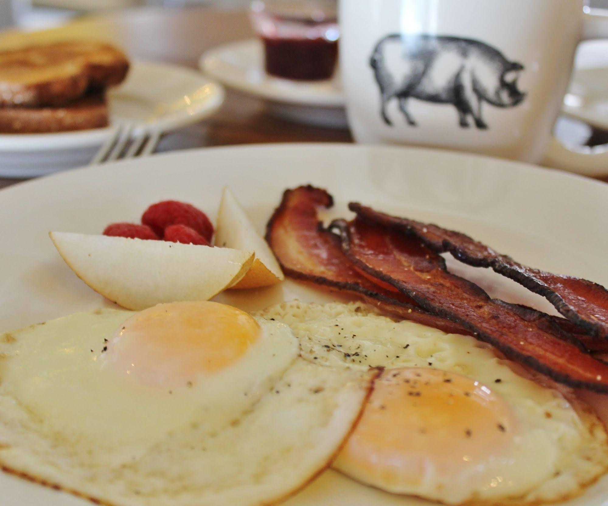 King Hill Inn & Kitchen New London Bagian luar foto