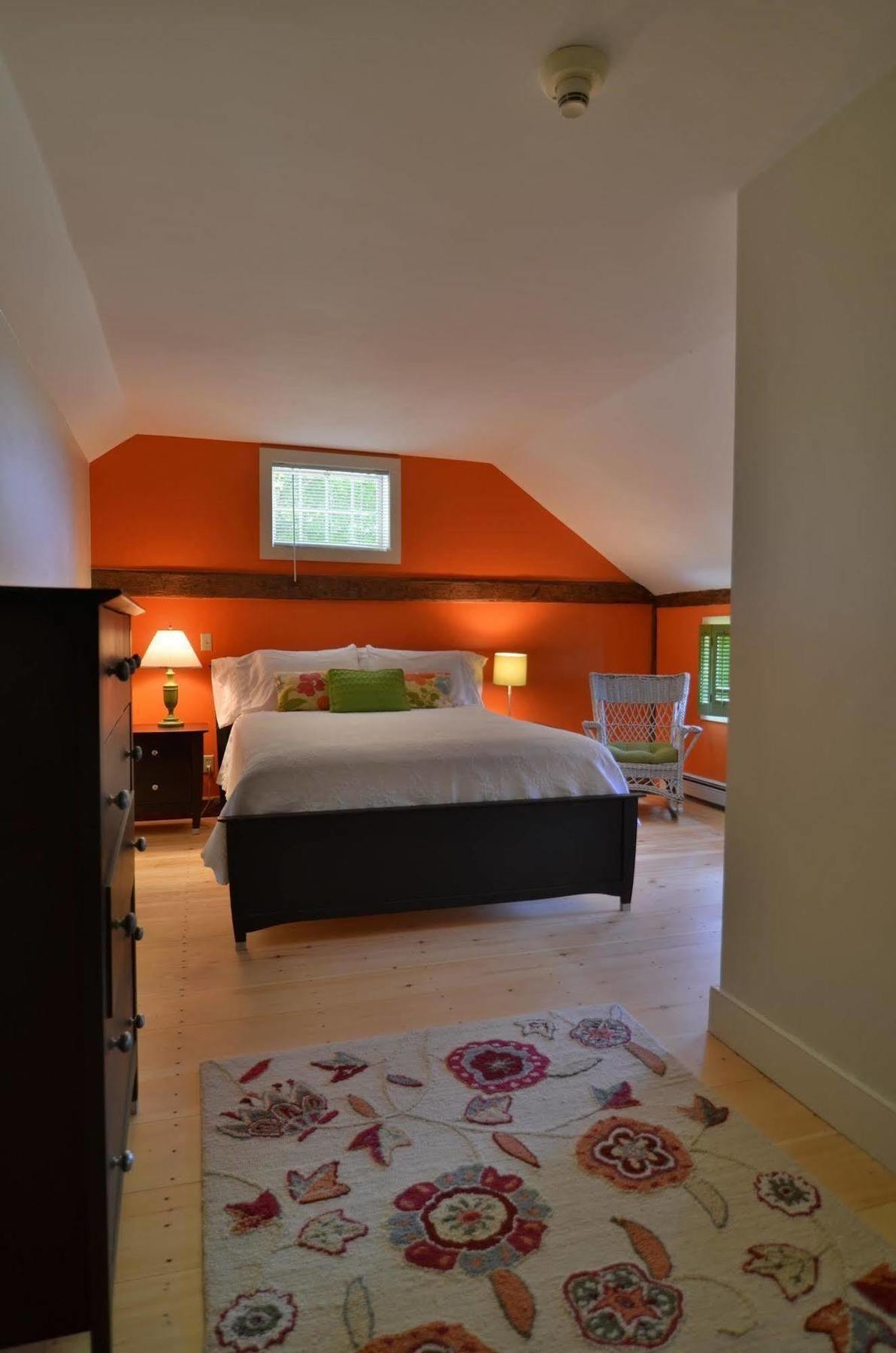 King Hill Inn & Kitchen New London Bagian luar foto